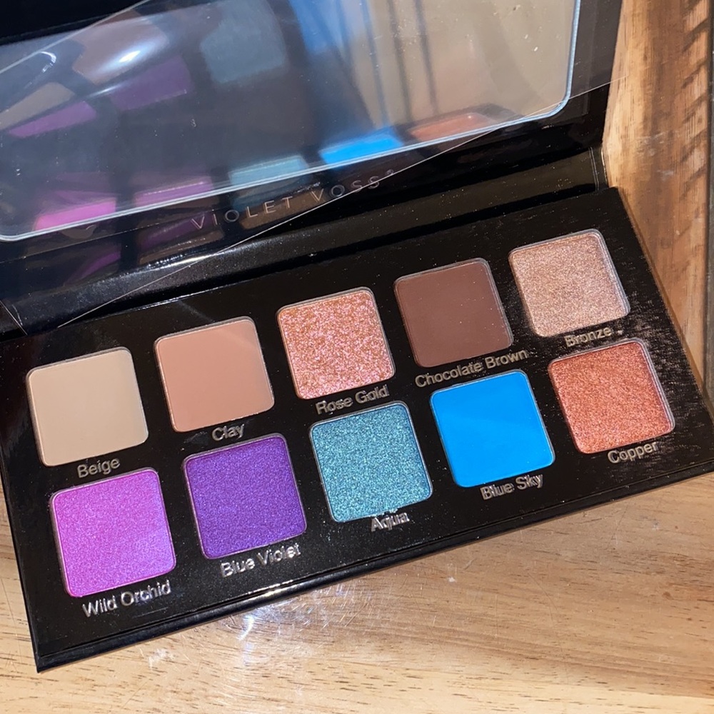 Violet Voss Essentials 2 - Picture 2 of 2